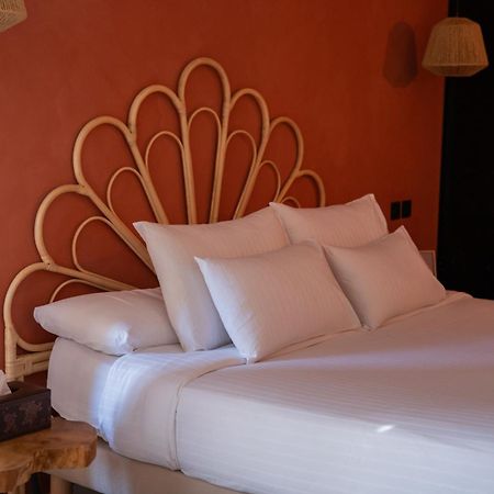 Maison Roucas - Restaurant Et Chambres D'Hotes Solérieux Extérieur photo