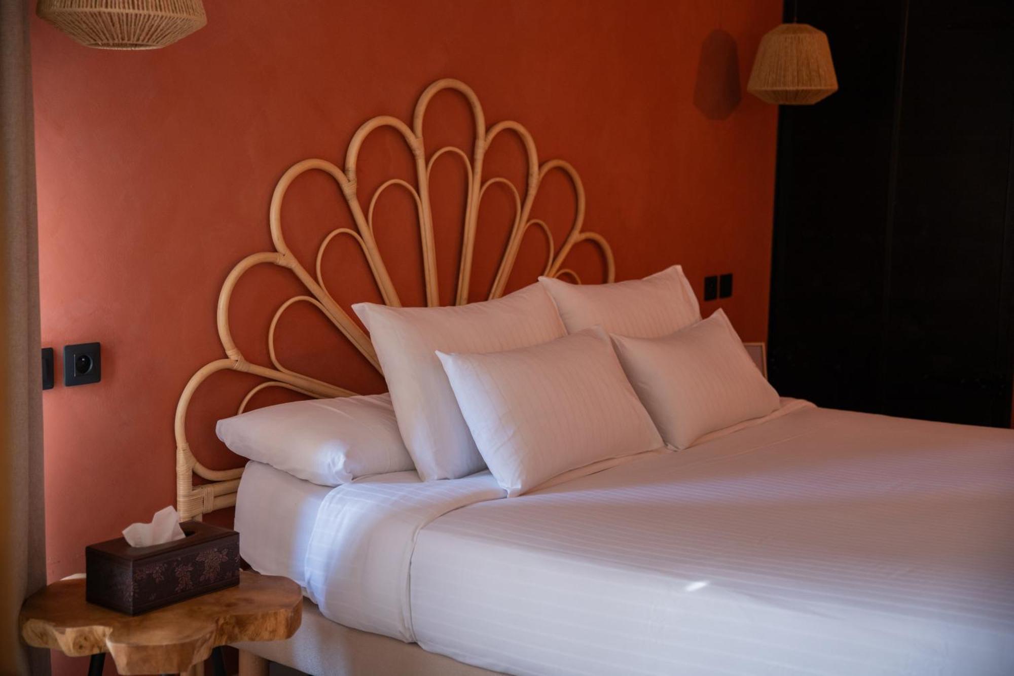 Maison Roucas - Restaurant Et Chambres D'Hotes Solérieux Extérieur photo