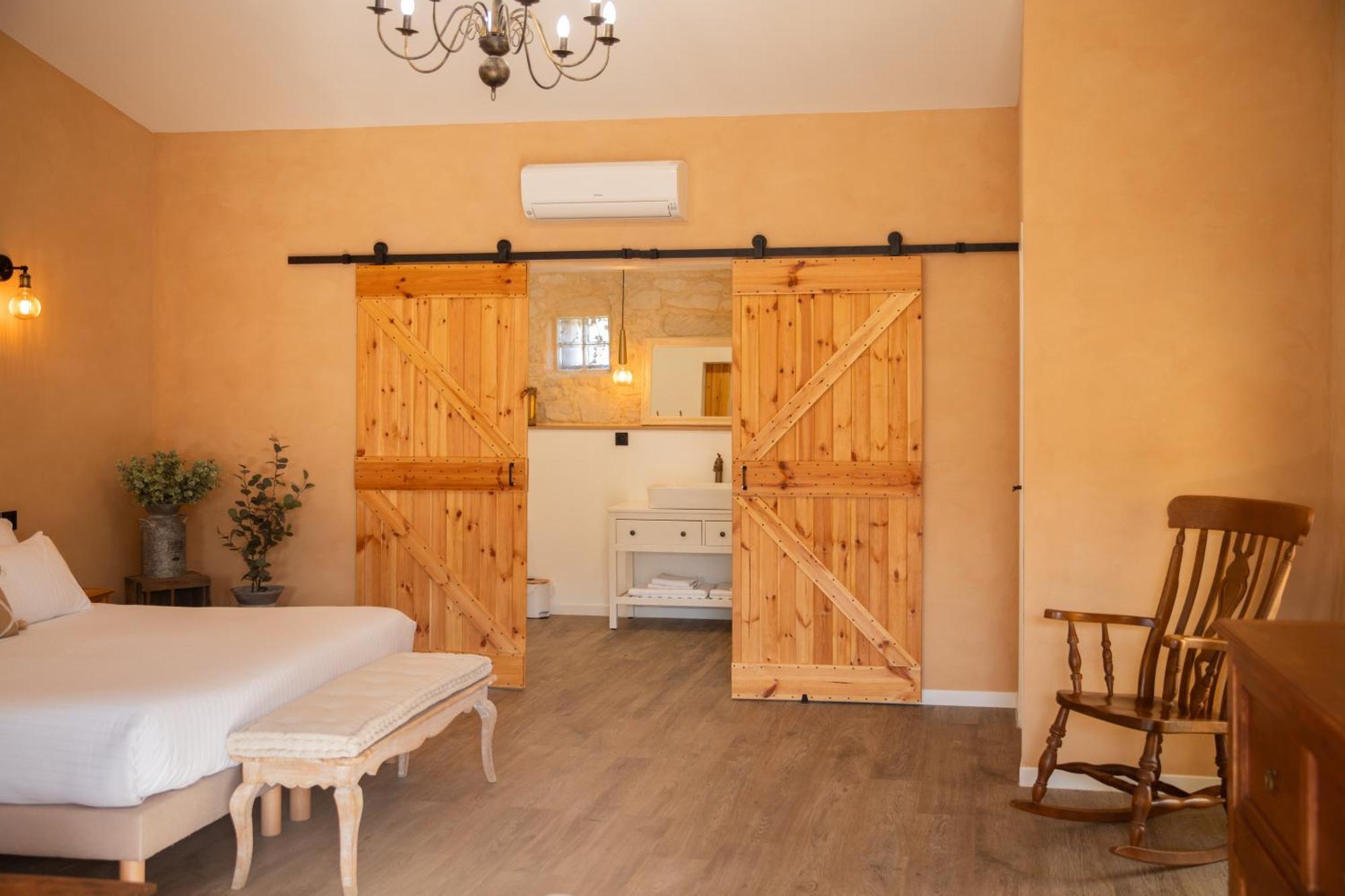 Maison Roucas - Restaurant Et Chambres D'Hotes Solérieux Extérieur photo